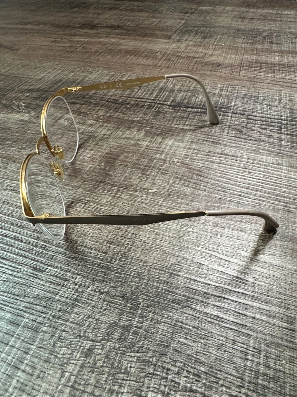 Ray-Ban stylish semi